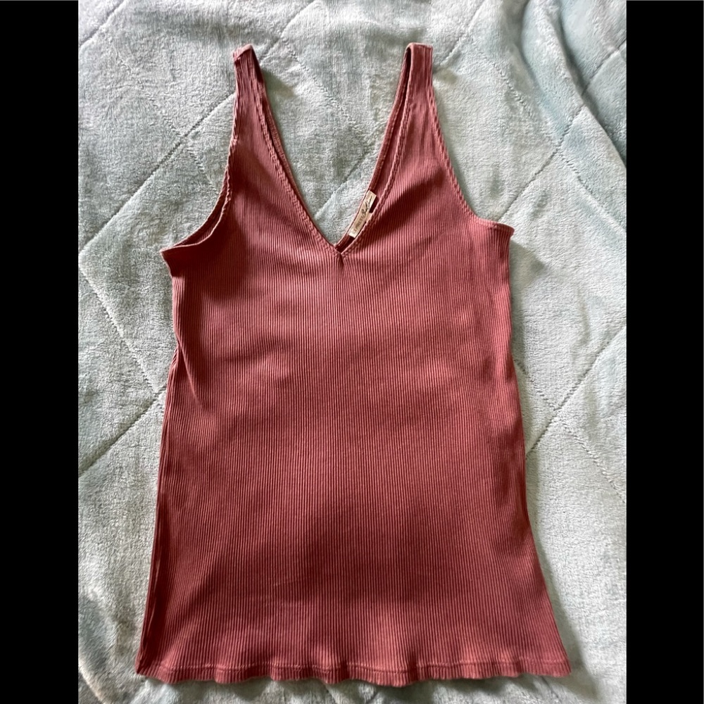 Pretty “cocoa-mauve” EXPRESS double-V tank sz L